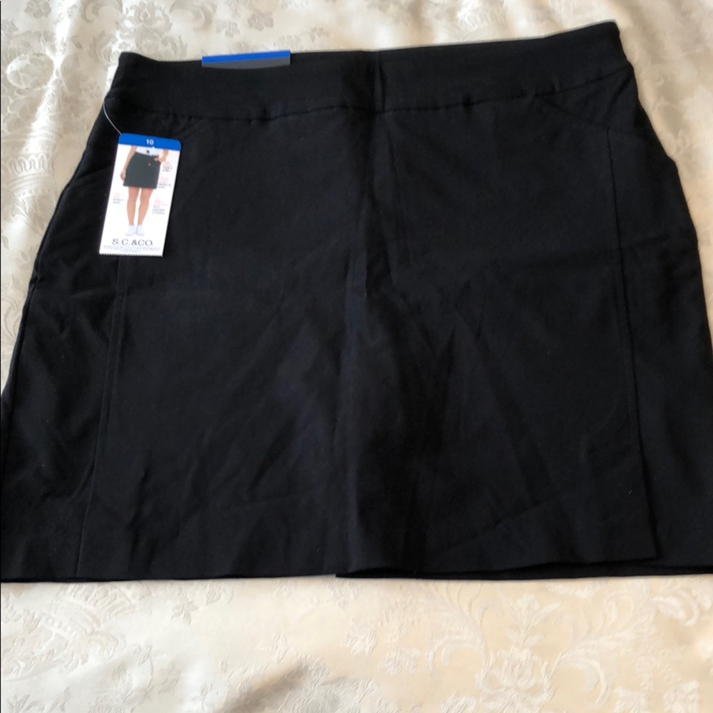 S.C & CO NWT BLACK SKORT SIZE 10 STRETCHY COMFY GOLF TENNIS TRAVEL POCKETS #567